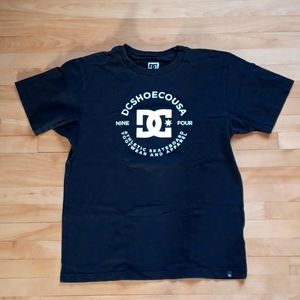 DC shoes black t-shirt